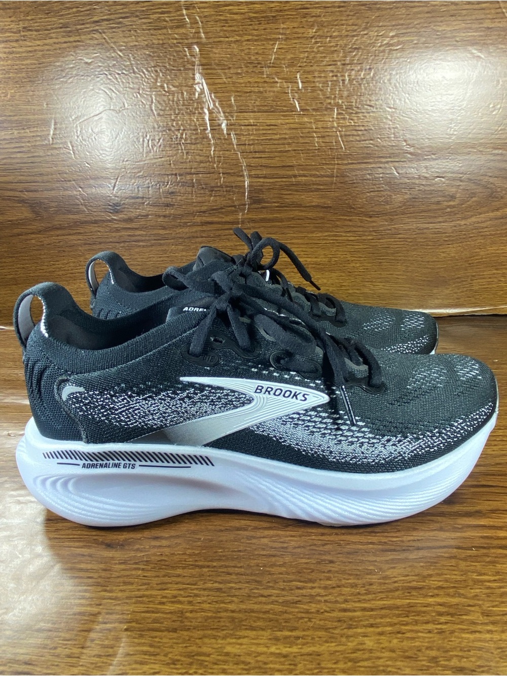 Brooks Adrenaline 25 women’s shoe size 7.5 wide